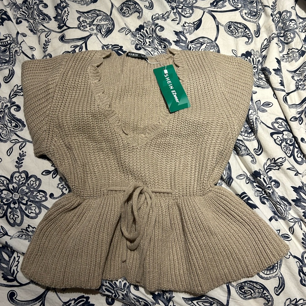 Cute and stylish hourglass figure sweater, perfect for the fall!!